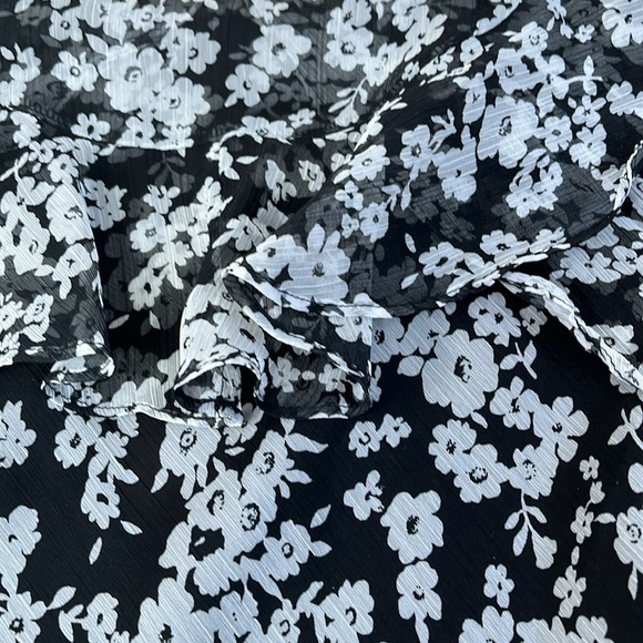 Lauren size M Flutter Sleeve Blouse - Picture 3 of 6